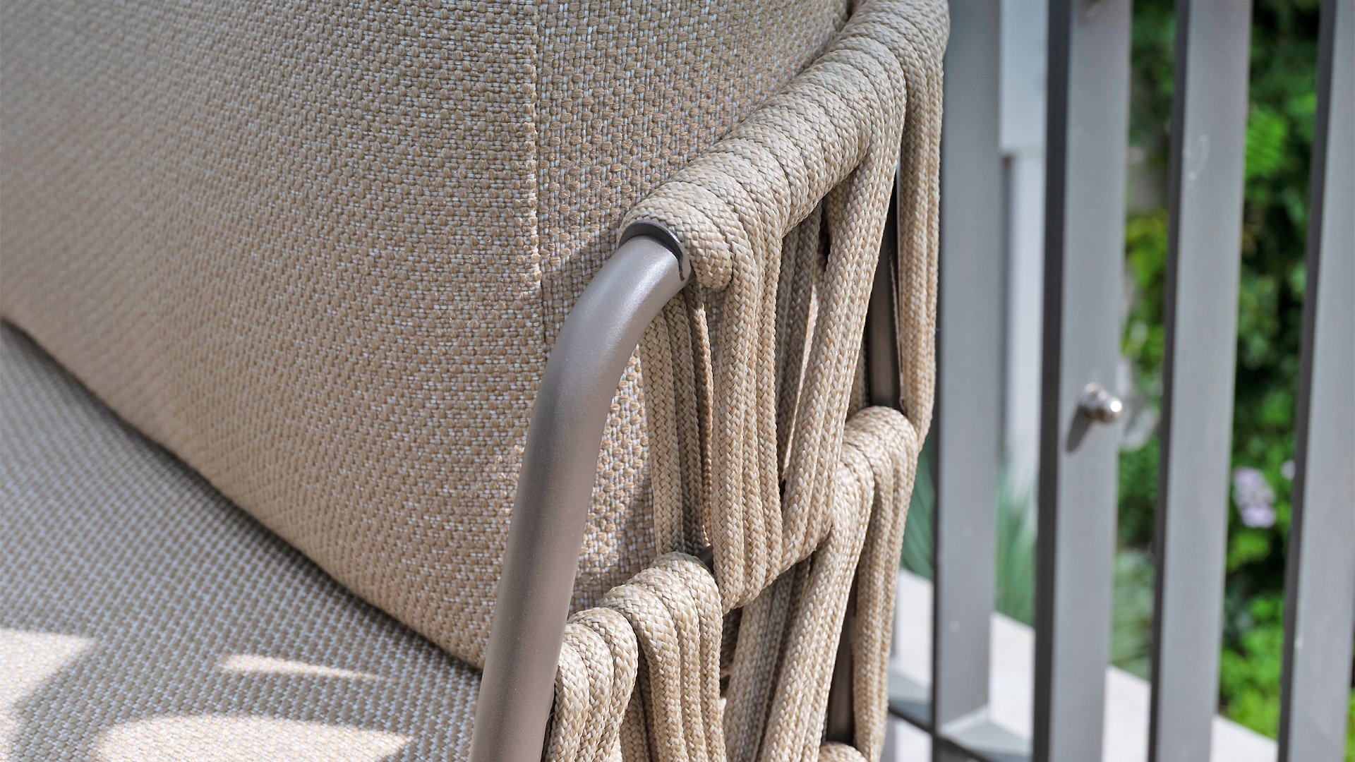 4 Seasons Outdoor Mallorca Dining Sessel Low mit 2 Kissen Terre/Taupe