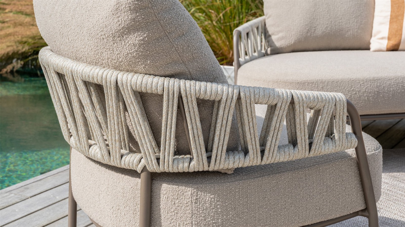 Taste by 4 Seasons Outdoor Calma Living Sessel mit 2 Kissen Terre/Grau