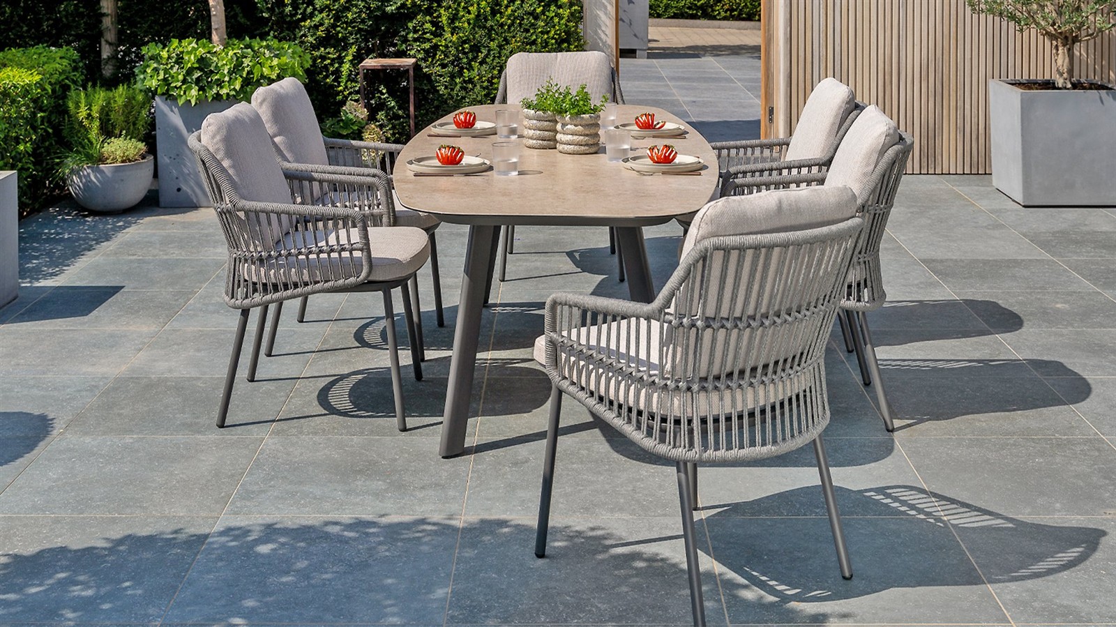 Taste by 4 Seasons Outdoor Alicante Dining Sessel mit 2 Kissen anthrazit/grau
