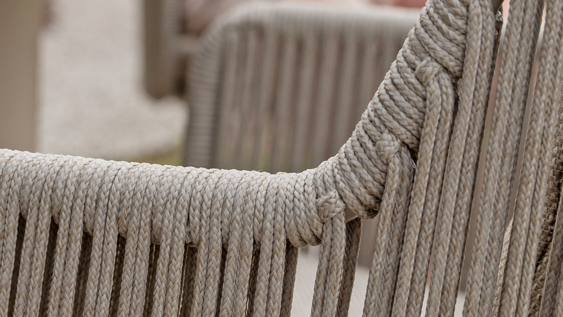 4 Seasons Outdoor Bernini Dining Sessel mit 2 Kissen Latte/Taupe