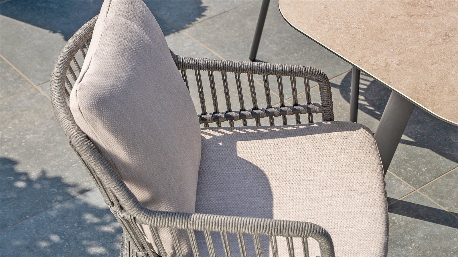 Taste by 4 Seasons Outdoor Alicante Dining Sessel mit 2 Kissen anthrazit/grau