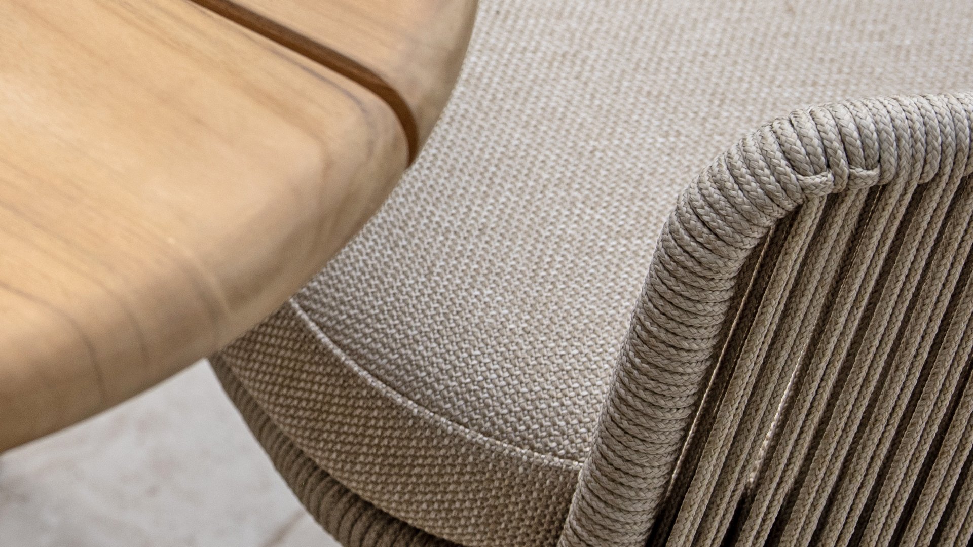 4 Seasons Outdoor Bernini Dining Sessel mit 2 Kissen Latte/Taupe