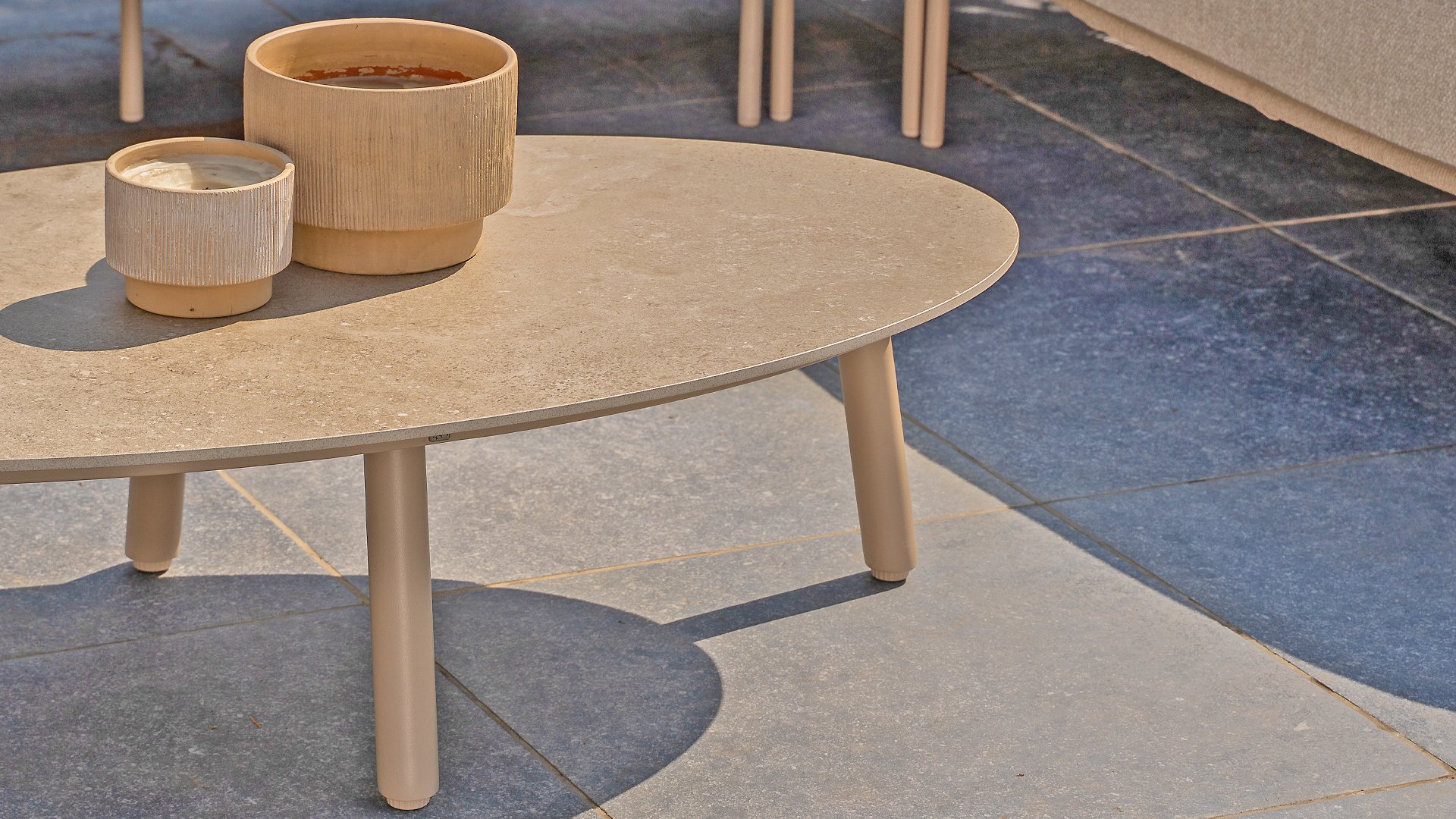 Taste by 4 Seasons Outdoor Kaffeetisch oval 120x65 cm Salute Latte/Grau