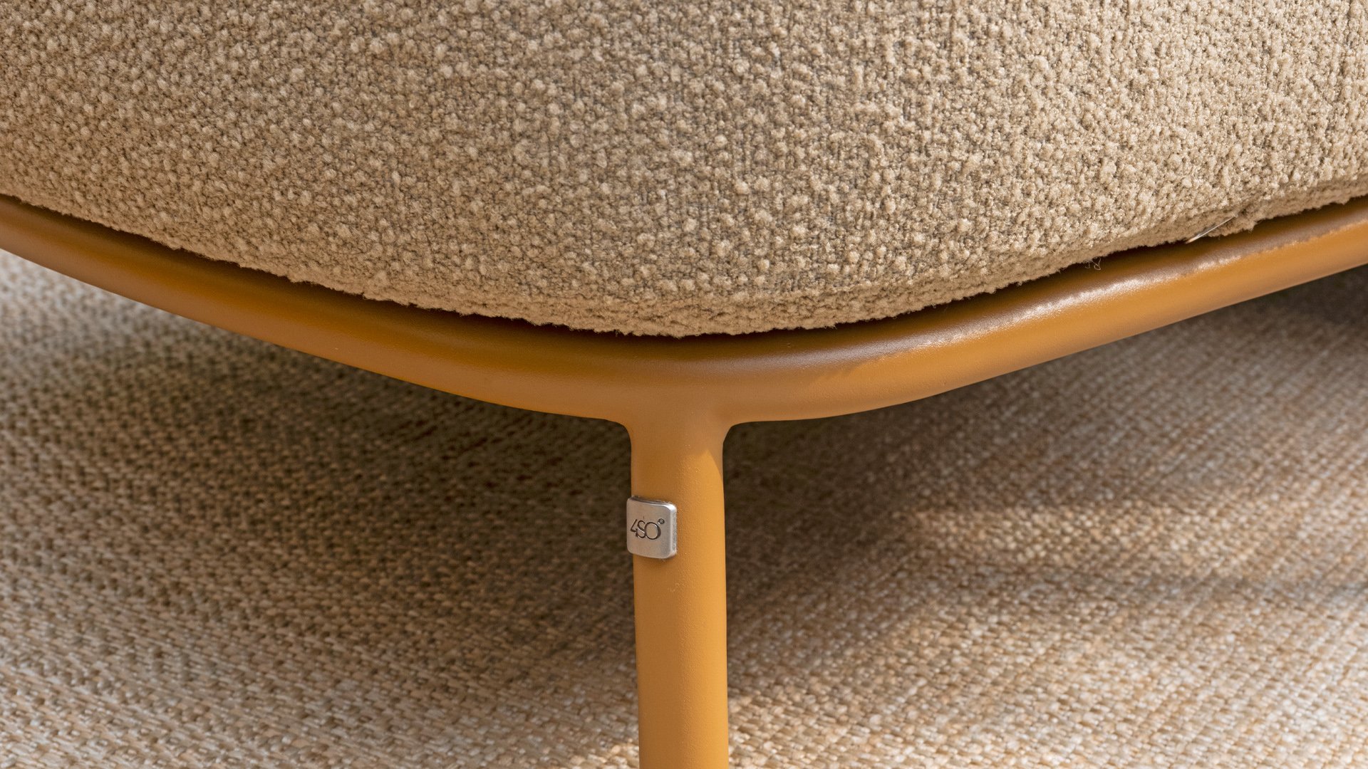 4 Seasons Outdoor Biarritz Sofa 3-Sitzer mit 3 Kissen Boucle Amber/Braun