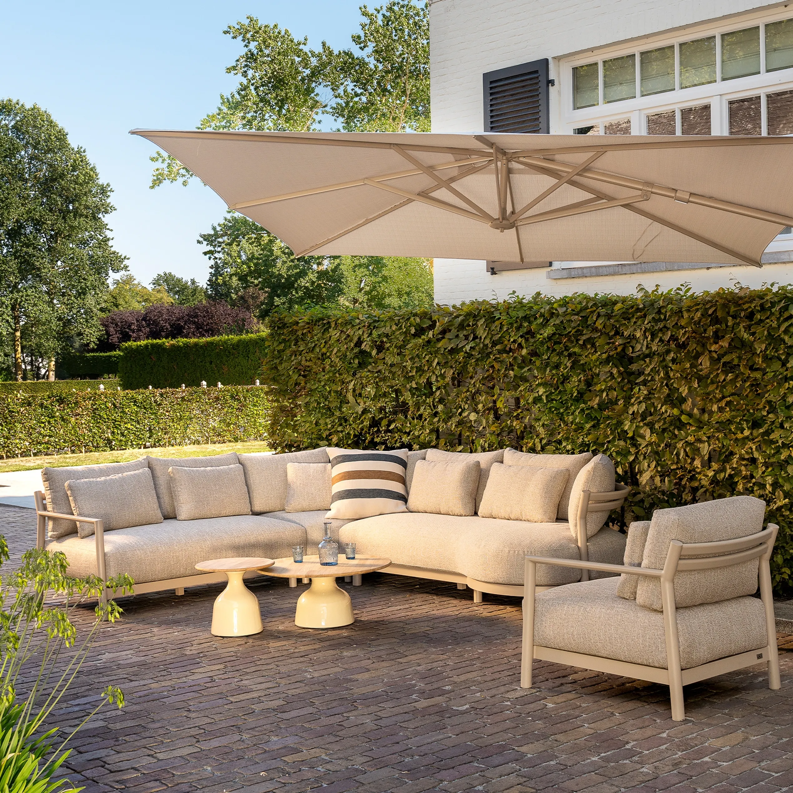 4 Seasons Outdoor Mykonos Kuschelbank, 3-Sitzer, links Latte/hellgrau