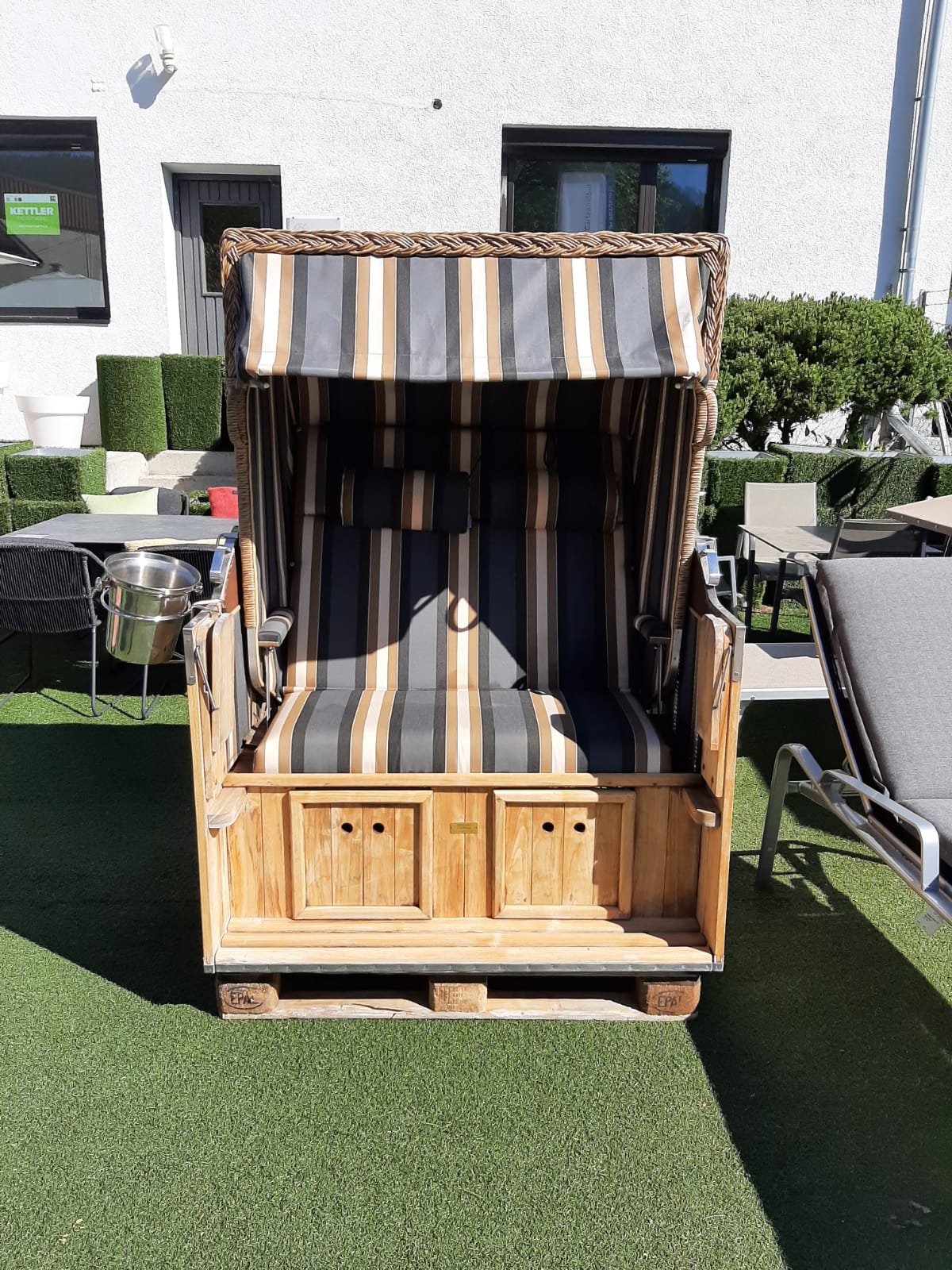 Gartenstrandkorb "Classic Teak"
2-Sitzer, Halblieger
Kunststoffgeflecht in Hyazinthoptik Ausstellungsstück Gartenstrandkorb "Classic Teak"
2-Sitzer, Halblieger
Kunststoffgeflecht in Hyazinthoptik Ausstellungsstück