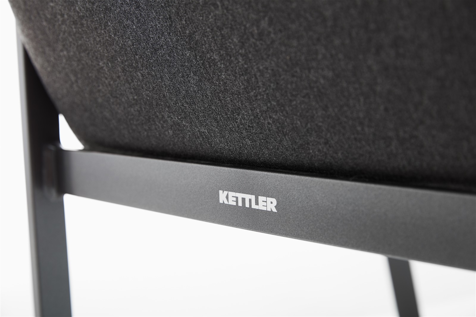 Kettler DIAMOND Stapelsessel mit hoher Rückenlehne Sunbrella anthrazit/sooty, Armlehne Teak