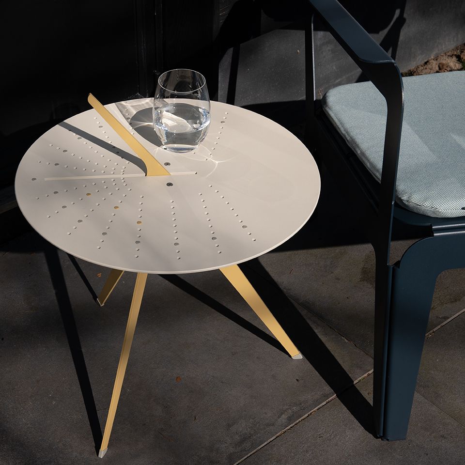 Weltevree Sonnenuhrtisch Couchtisch Sandgelb