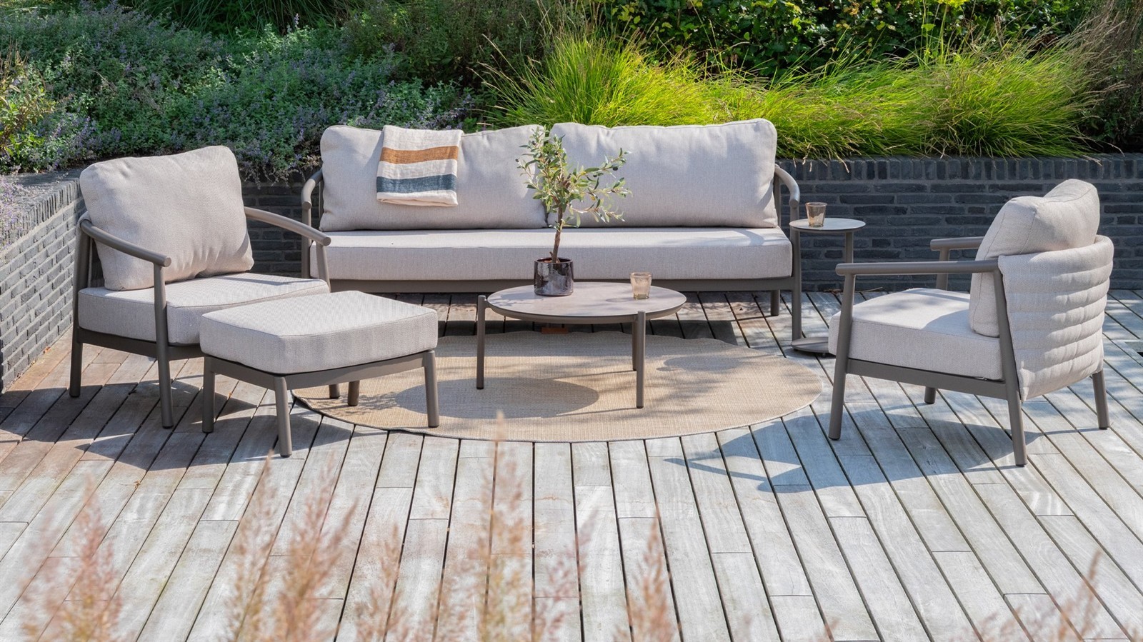 Taste by 4 Seasons Outdoor Barolo Fußhocker mit Kissen Terre/hellgrau